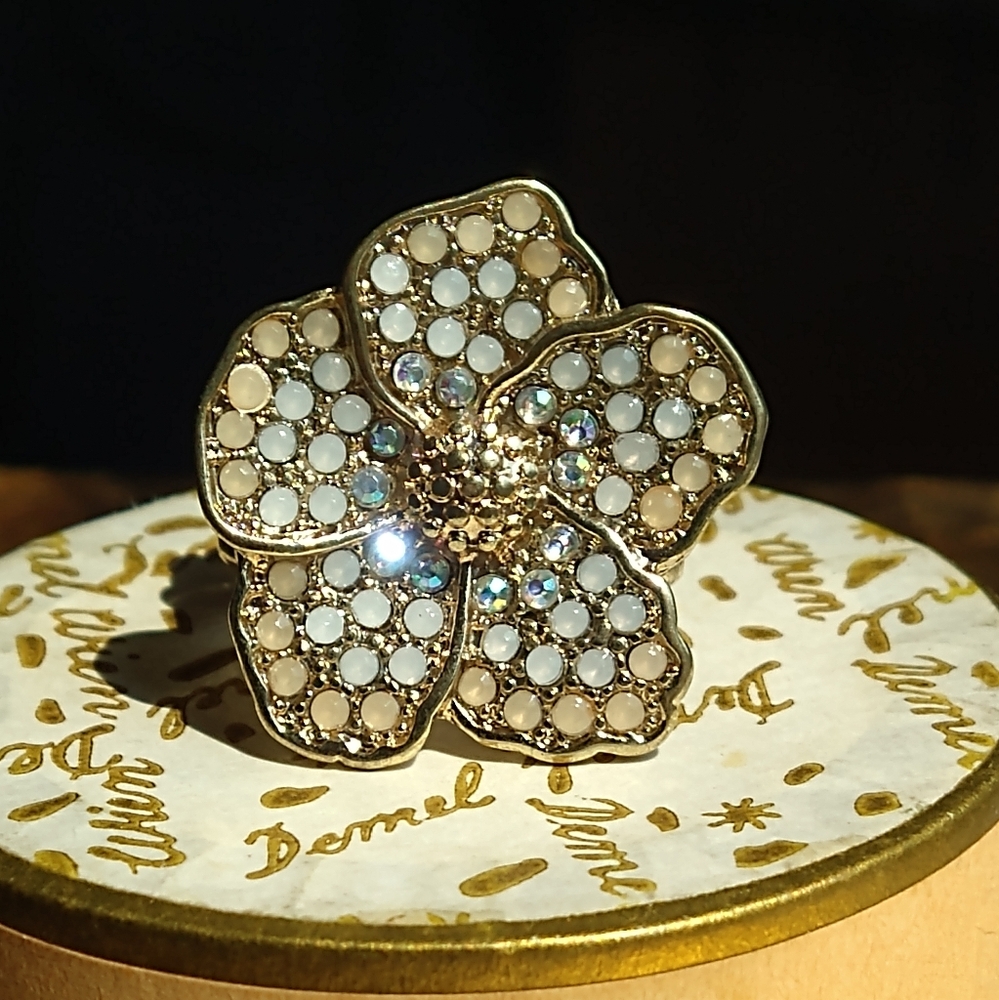 Flower Ring - Picture 5 of 8